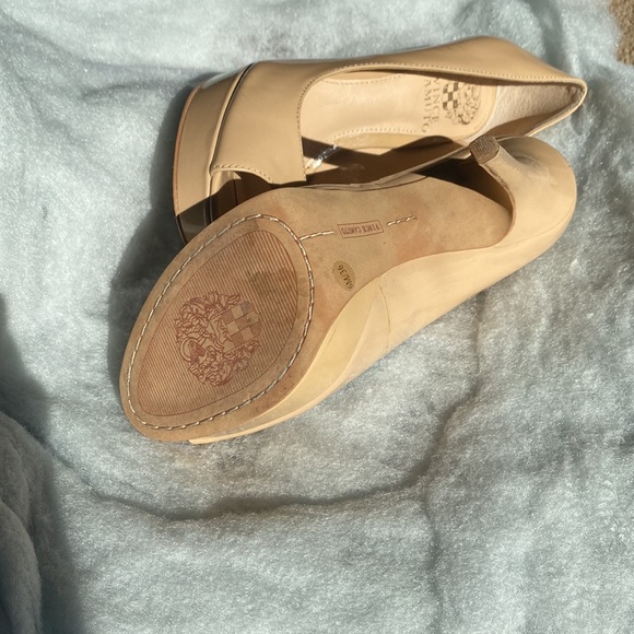 Vince Camuto Designer Heels size 6M - Picture 6 of 6
